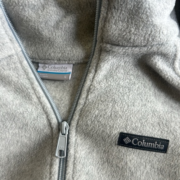 Columbia Zip Up - Picture 2 of 3